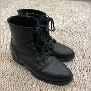 Thursday president boot black 5.5. Worn and in good condition. Very comfortable!